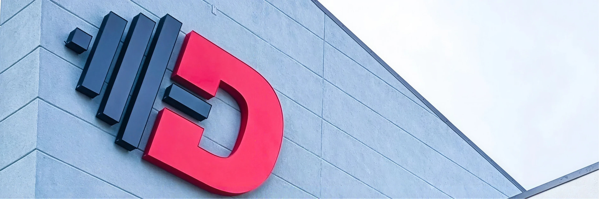 Bosque Club exterior signage